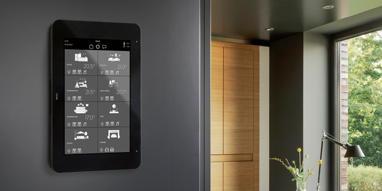 JUNG Smart Panel 8 bei Elektroinstallation R. Mittag GmbH in Großkmehlen