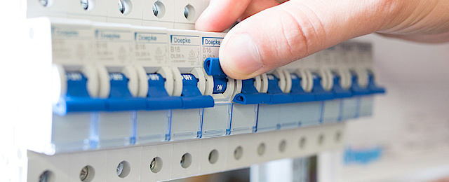 Schalt­schrank­bau bei Elektroinstallation R. Mittag GmbH in Großkmehlen