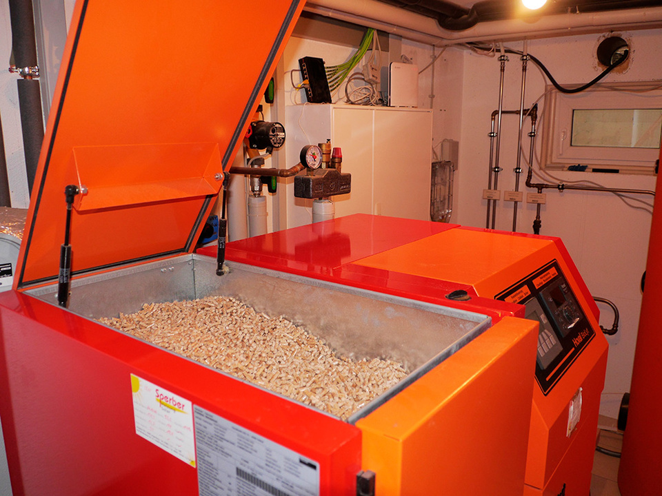 Palletheizung2 bei Elektroinstallation R. Mittag GmbH in Großkmehlen